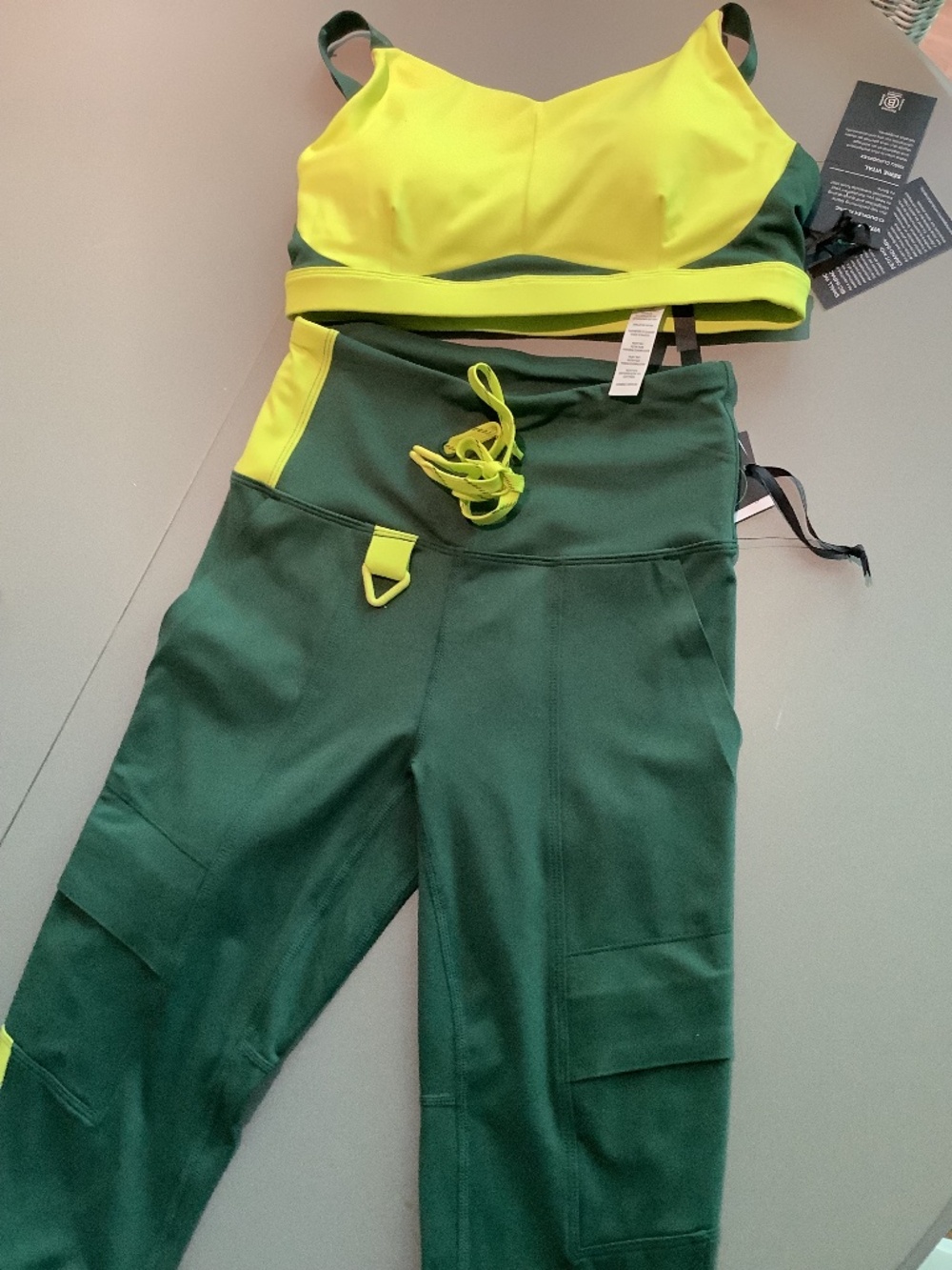 MPG Extra Small workout set high rise legging and mesh back bra.  Green contrast
